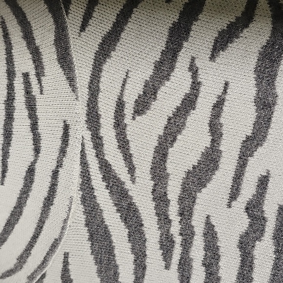 Anthropologie Gray‎ and White Zebra Lizzie Mock Turdleneck Neck Sweater Meduim - Picture 2 of 11